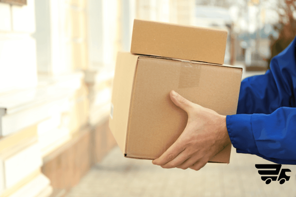 Encomiendas puerta a puerta vs. agencias de ómnibus: cuál conviene más